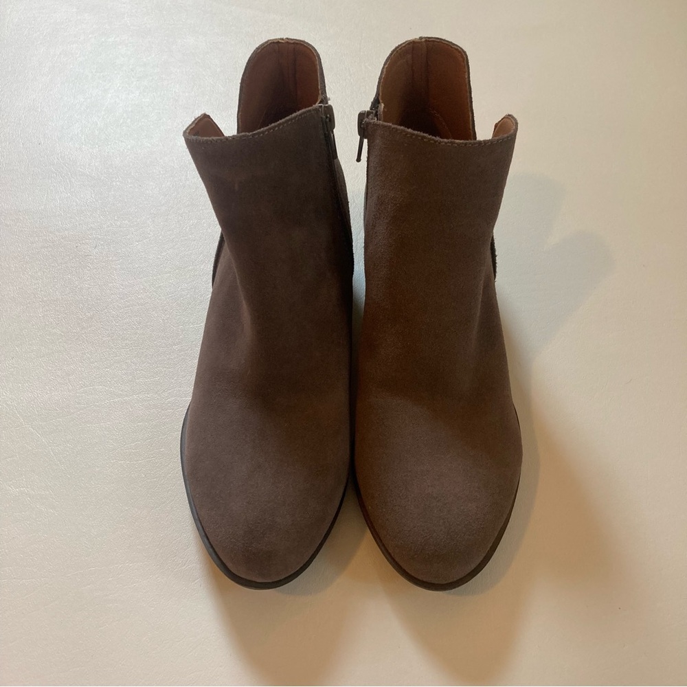 Lucky Brand taupe suede LP Banterre ankle boots